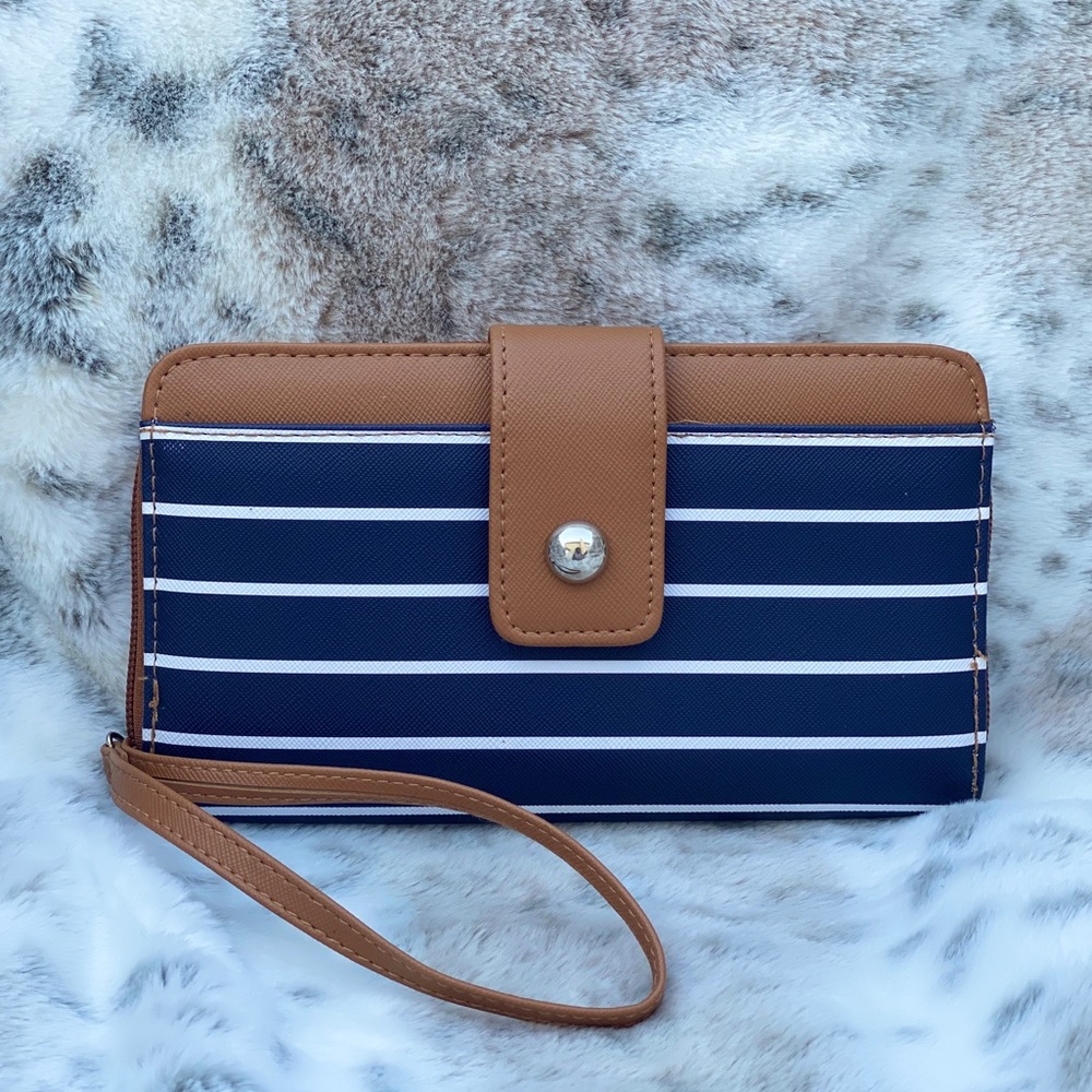 Wristlet wallets for women